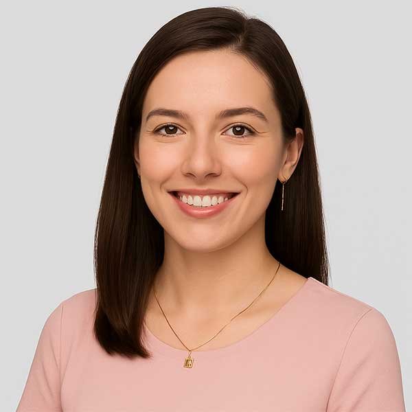 Portrait of a smiling woman